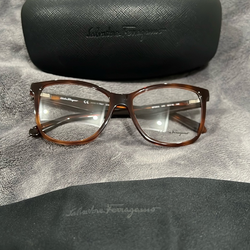 Salvatore Ferragamo Glasses. Serial number: SF2903.